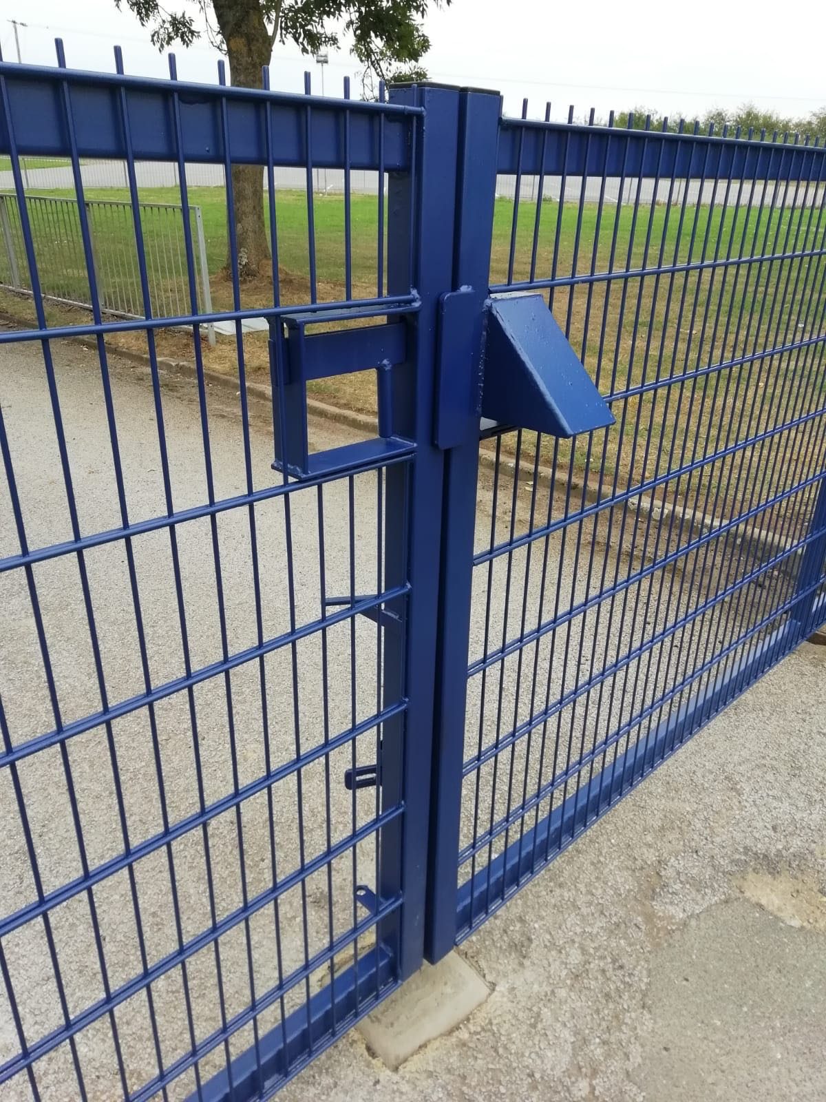 Sports club gate installers Bedfordshire